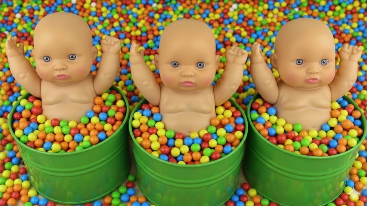 Baby Doll Bath Time with M&M’s Candy 🛁🍫 | Fun & Satisfying Toy ASMR