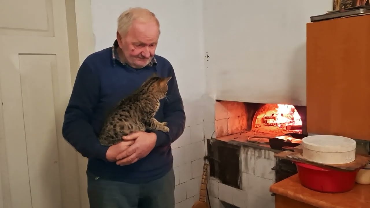 Cold Winter in a Ukrainian Village | Life of an 80-Year-Old Couple & Simple Holiday Joys.
