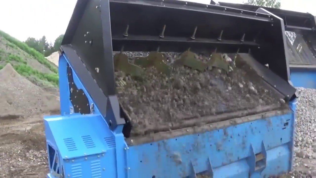 Soil and Rock Screener with Metering Wings Adjustable