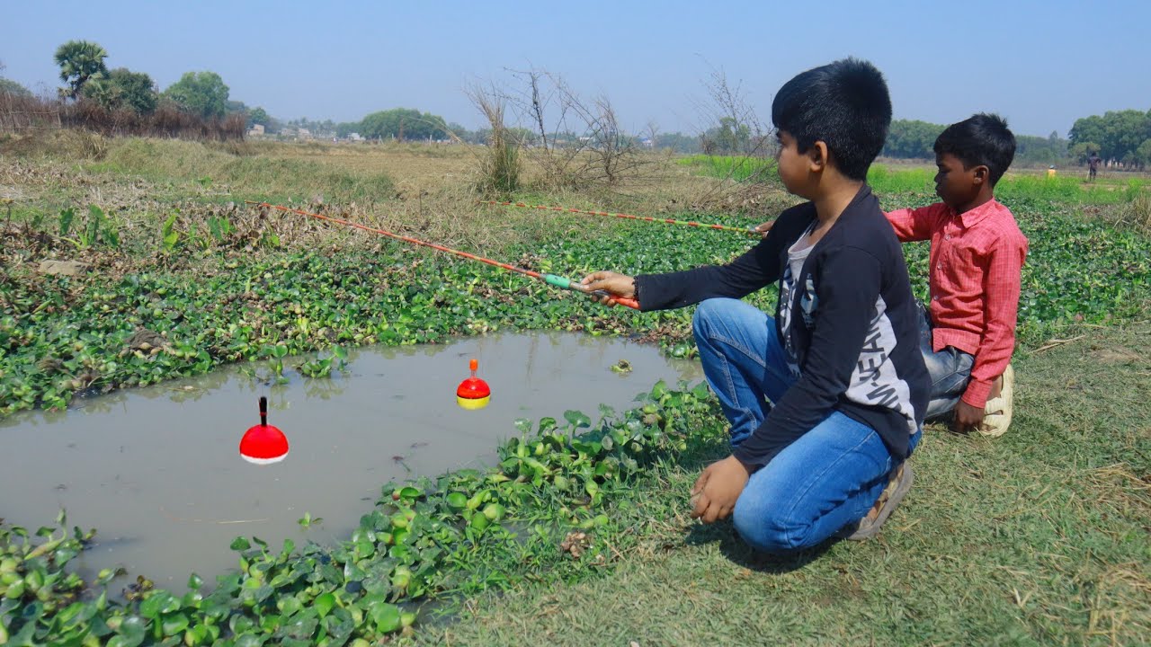 Fishing Video || Two little skilled boys is fishing in the village canal using hook || Fish Trap