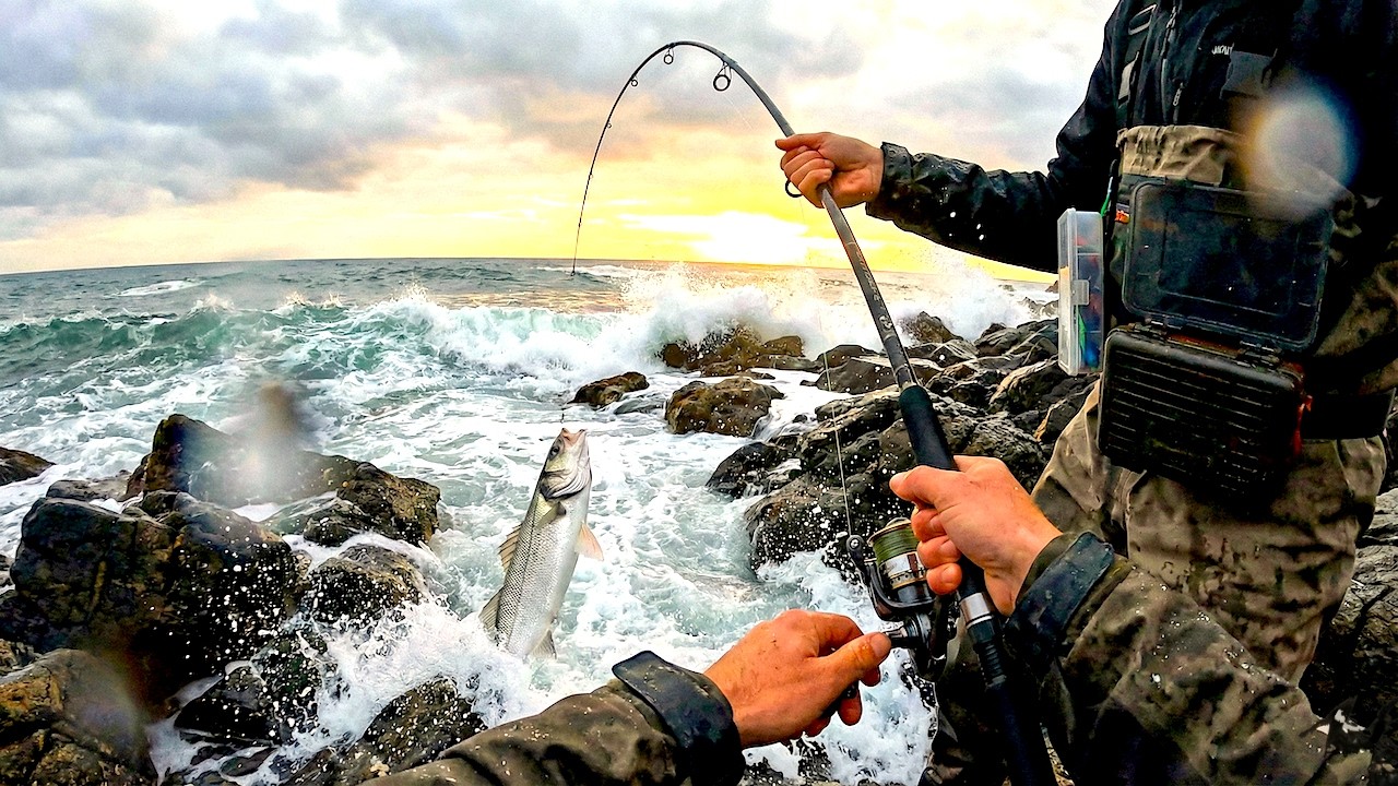 POV Shore Fishing 🌊 | Surfcasting from Rocky Coast (No Talking, Big Catch)