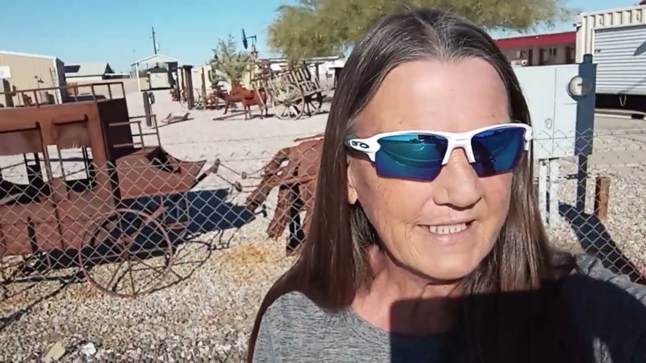 Quartzsite Is Waking Up! Big Tent Watch, Thrift Store Hauls & Tyson Wells Swap Meet 🏜️