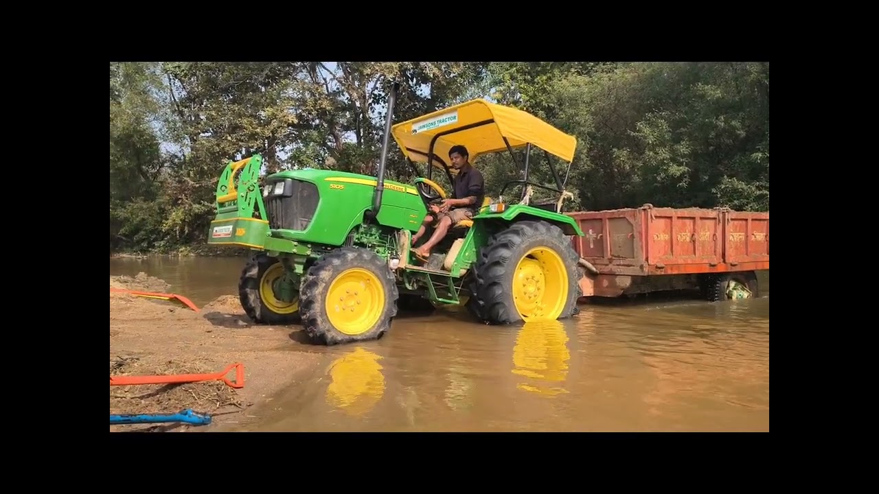 Tractor 415 John Deere Balu loading