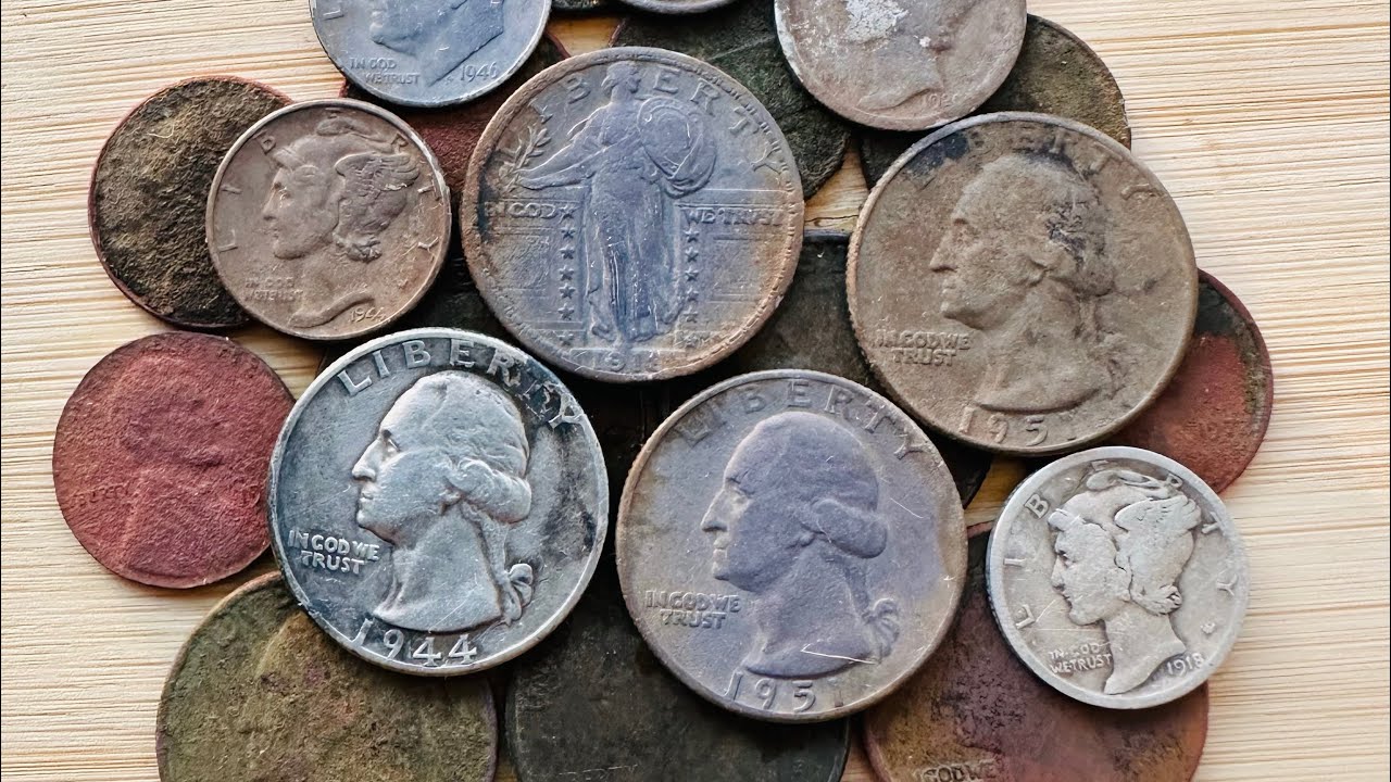 Metal detecting in the snow and pulling one silver after another 👨‍🦯‍➡️