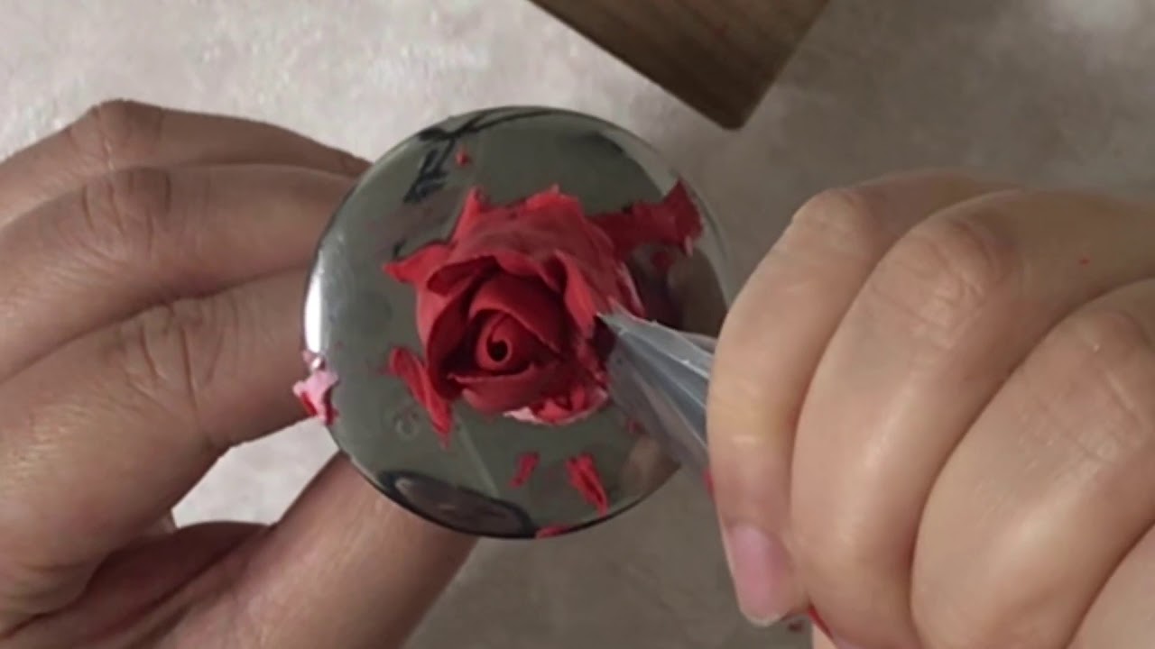 【職人技】食べられる芸術・フラワーケーキ作り方＜花絞り＞