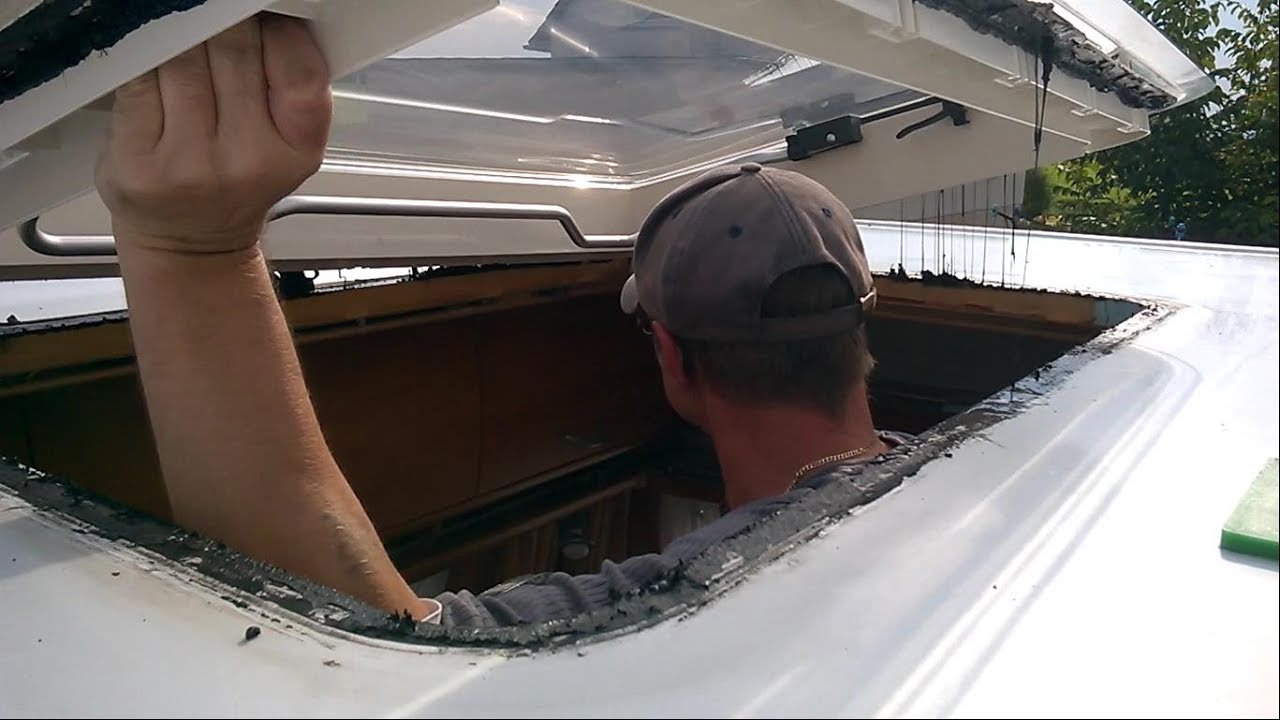 Wohnwagen Dachluke Dometic Hecki 2 montieren