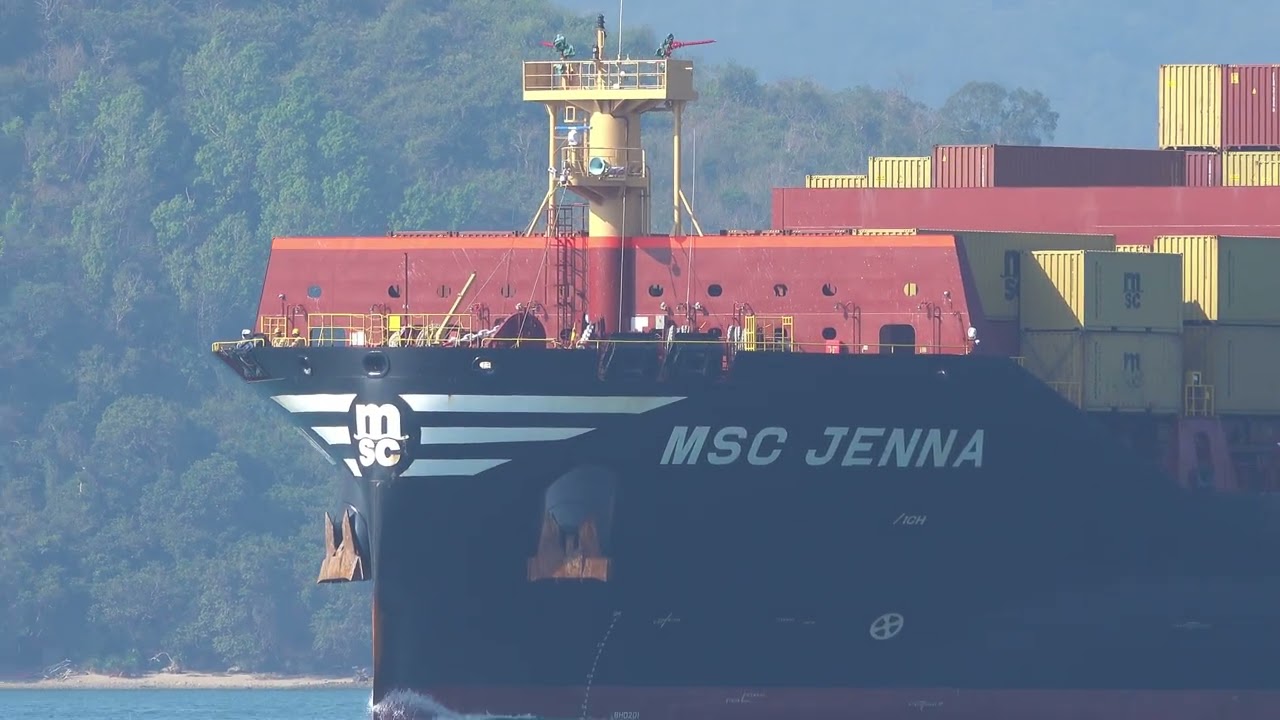 Container Ship《MSC JENNA》Crossing the Tsing Ma Bridge in HK 20260315_C0008