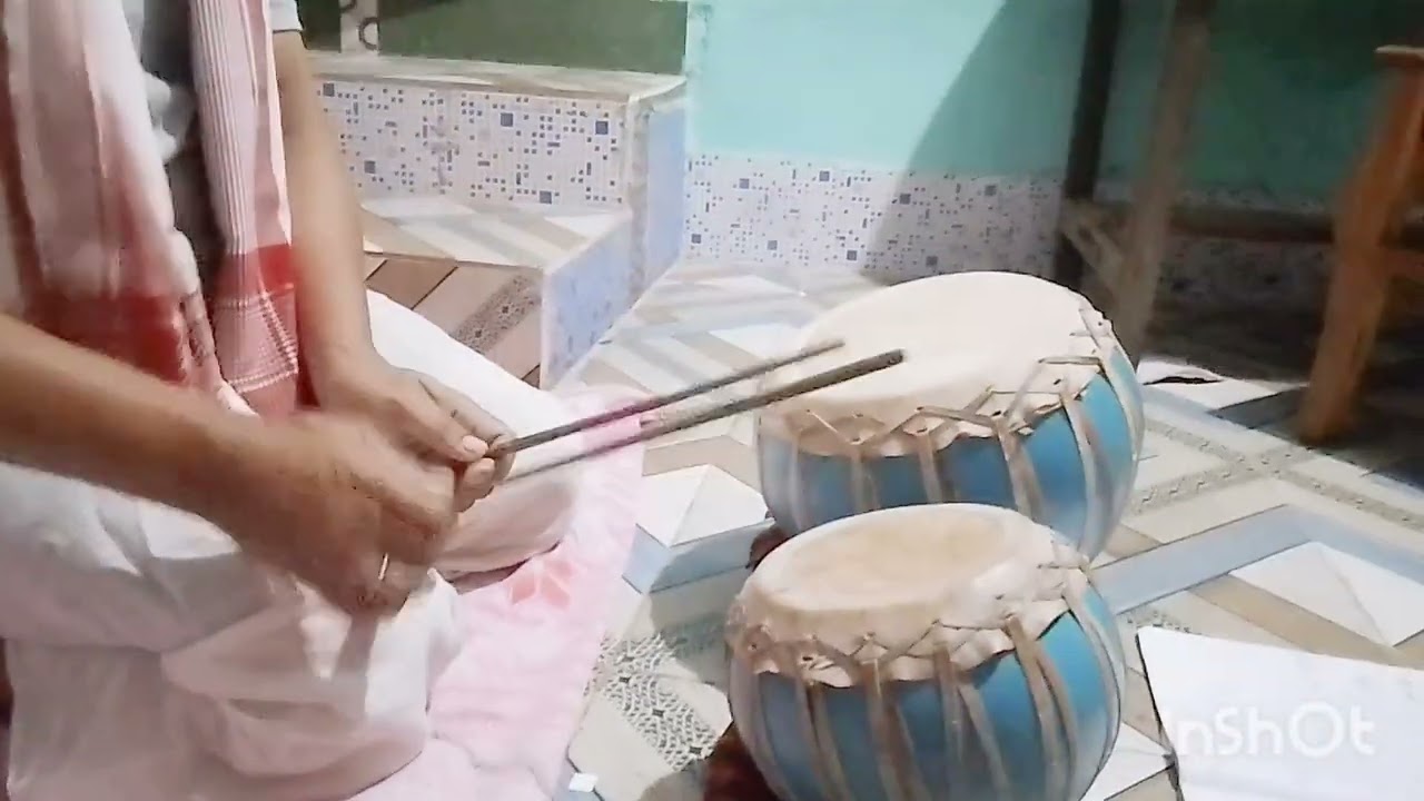 জন্মাষ্টমী বুলি আজি নামঘৰত নাম এটা দিম বুলি ভাবিছো সেয়ে ঘৰতে নামটো অলপ গাব লৈ চেষ্টা কৰিলো। কৃষ্ণ🙏