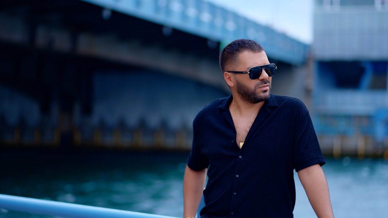 Agit Aykut - Belki Üstümüzden Bir Kuş Geçer
