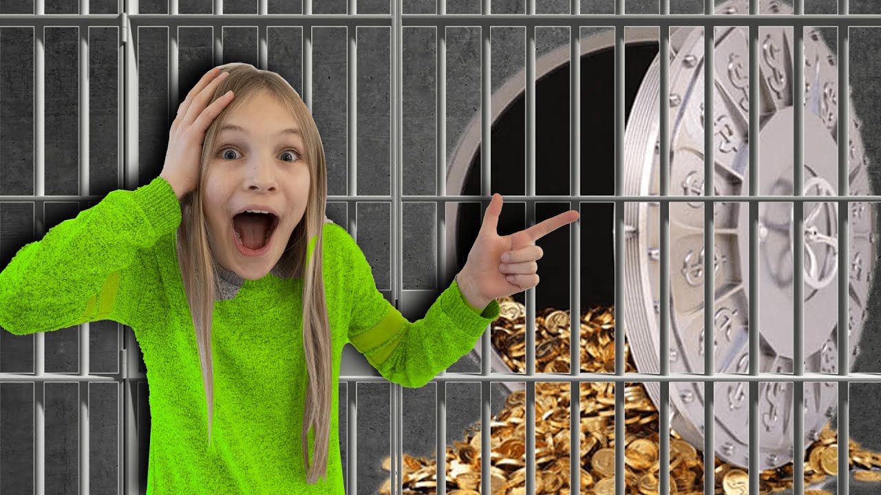 Amelia and dad try to open the piggy bank