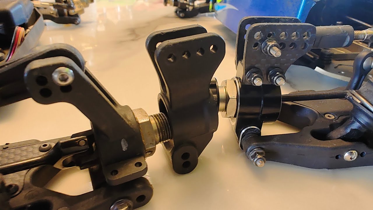 TLR 8ight-X 1.0 / 2.0 suspension geometry comparison and why Kyosho Hubs work on the 8ight-X 1.0