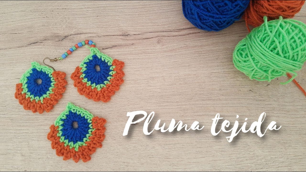 Pluma de pavo real tejida