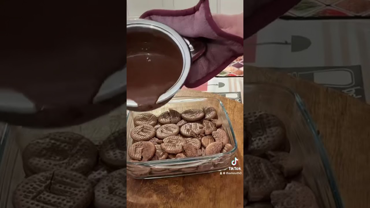 Dessert, tiramisu au chocolat avec de la chantilly !