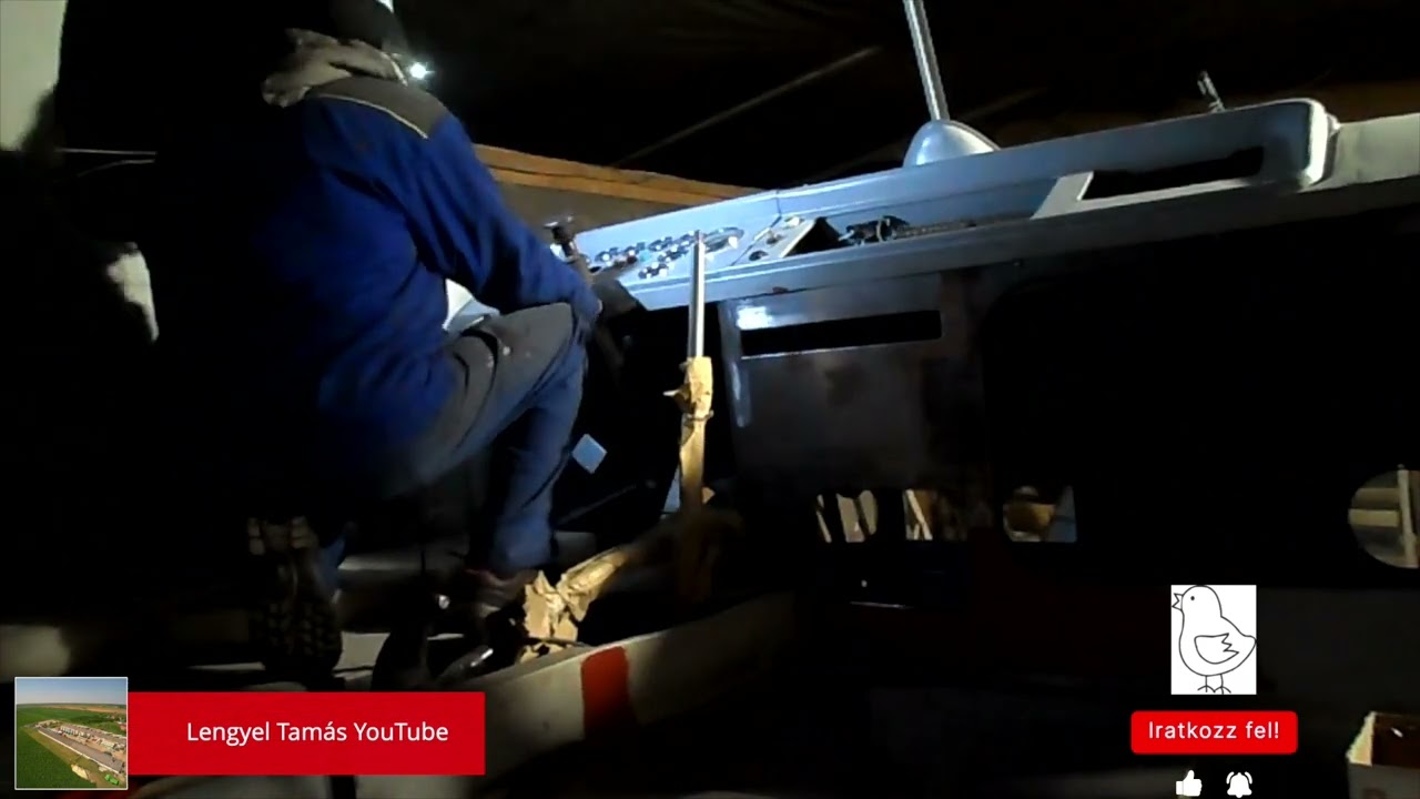 Napi sztorik a Csirketelepen E304. (műszerfal faragás)