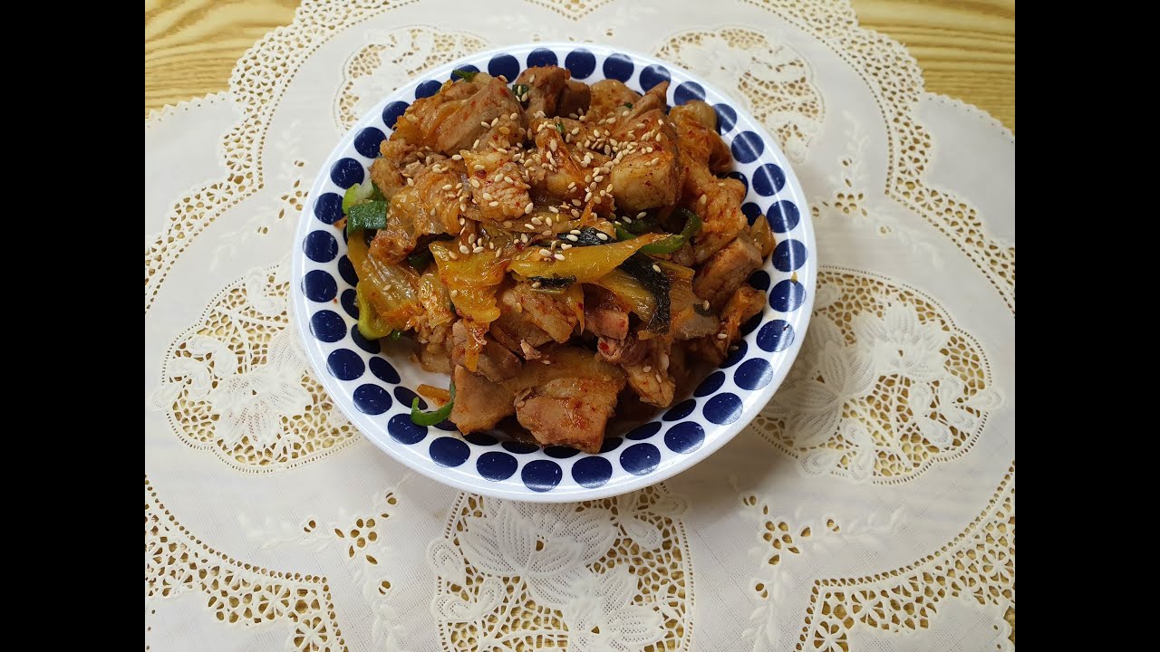 Очень вкусное жареное кимчи с мясом.