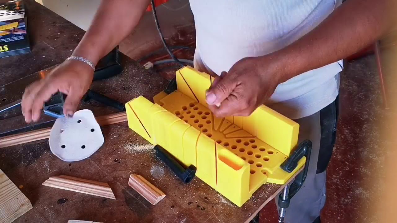 Como hacer cortes a 45 grados con una caja de ingletes stanley