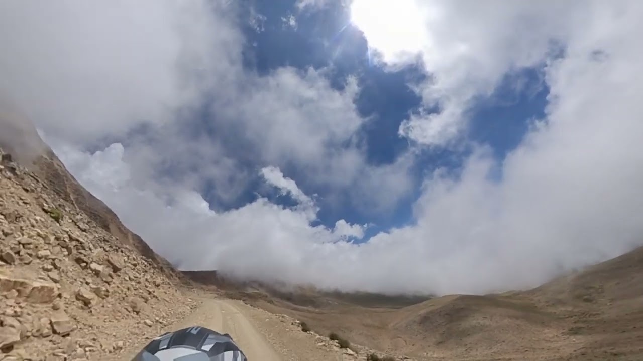 Que lugaraso!!!! Si me toca ir al cielo , ojalá sea así ....