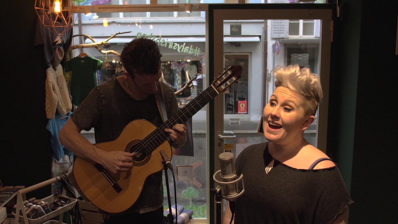 Gráinne Hunt & Brendan Walsh - Trasna na dTonnta