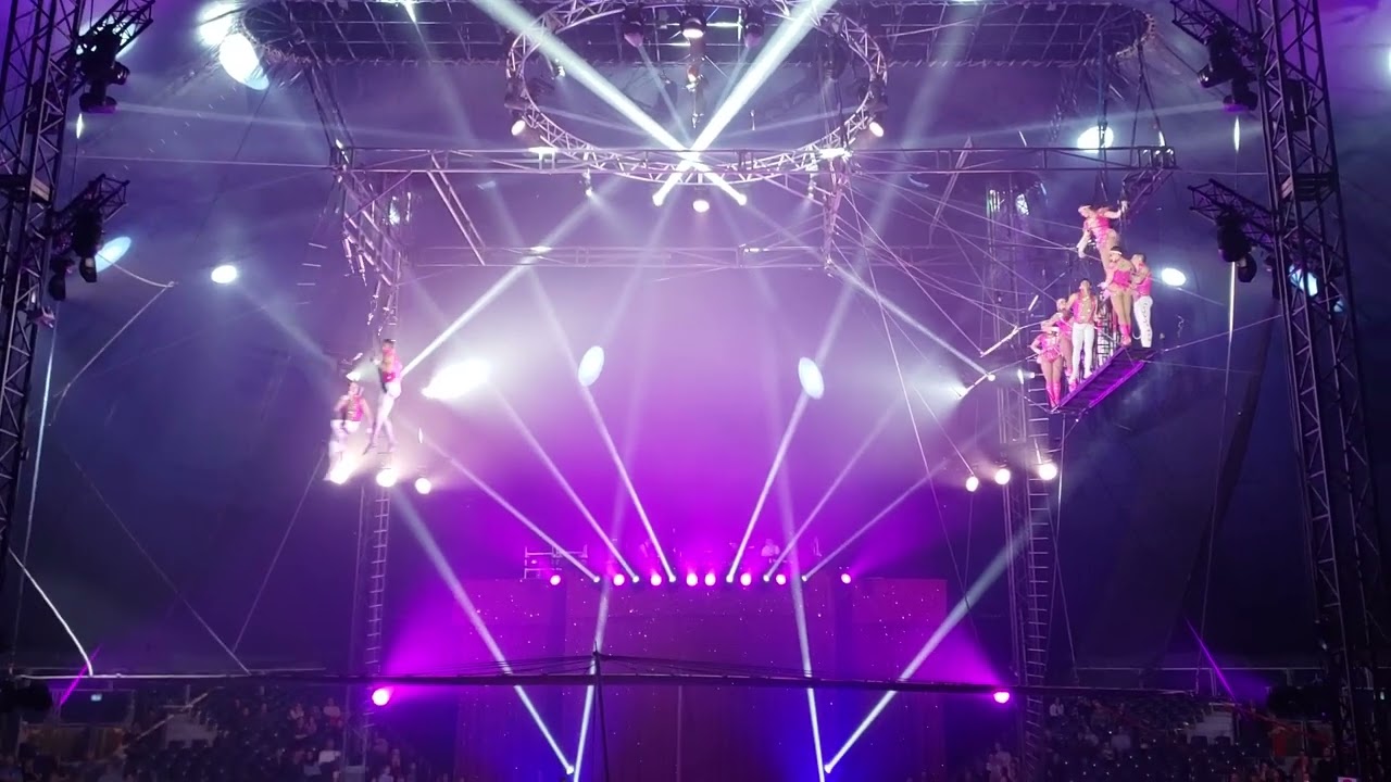 Flying Tabares double trapeze act.