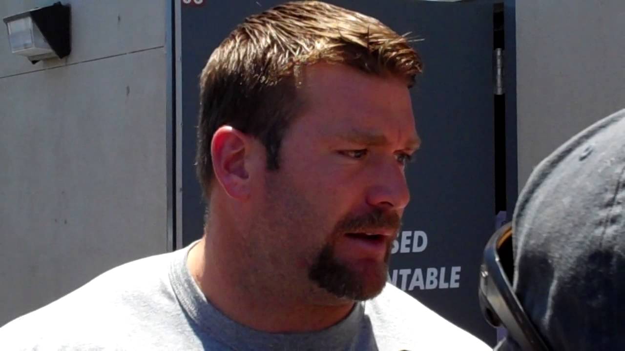 Justin Smith interview (Aldon Smith walks by)