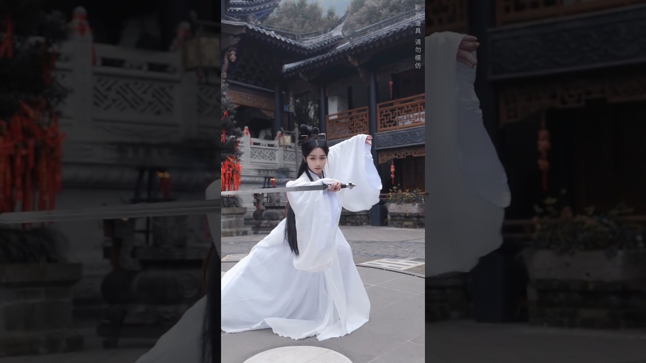 Chinese Traditional Dress, Hanfu Just to clarify this is a real person, not AI generated. 🌸🌸.
