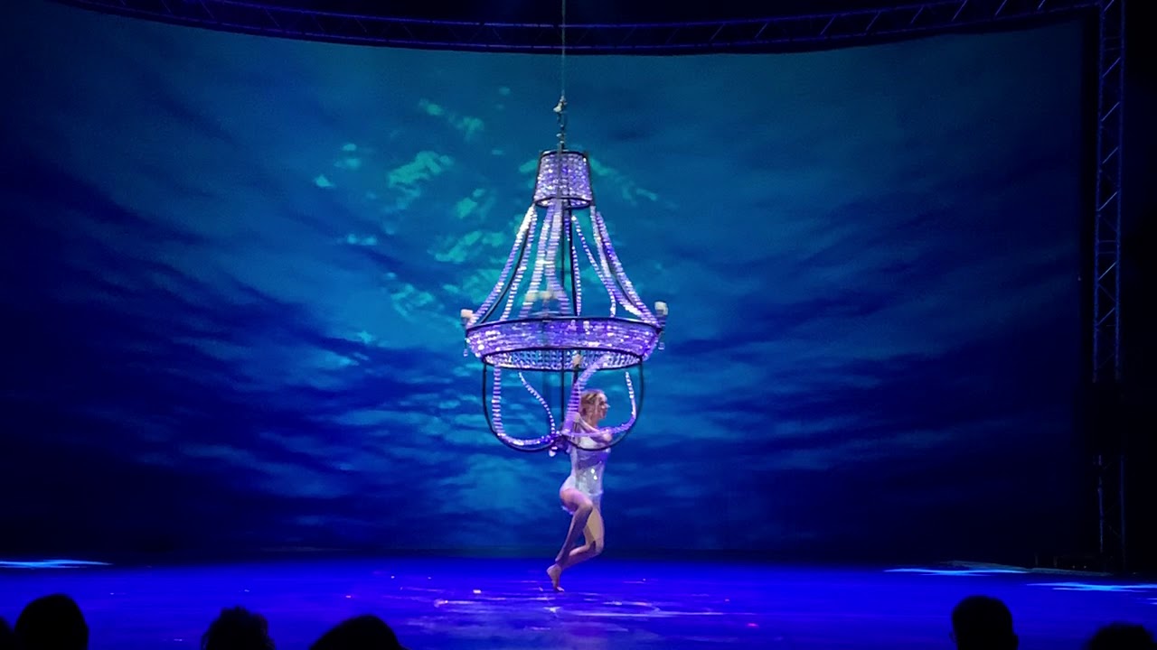 Aerial Chandelier 2019/2020 Christmas season