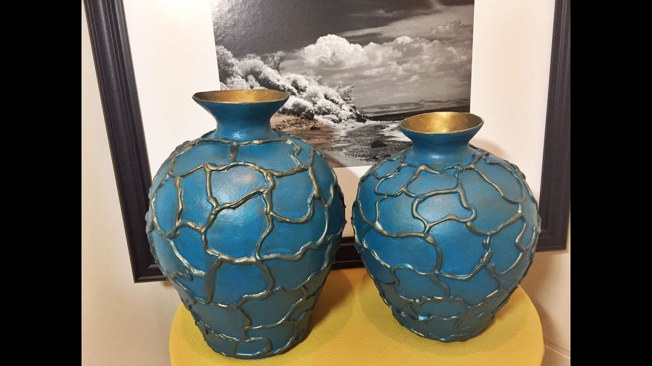 VASO DE PAPIETAGEM COM DETALHES EM COLA QUENTE