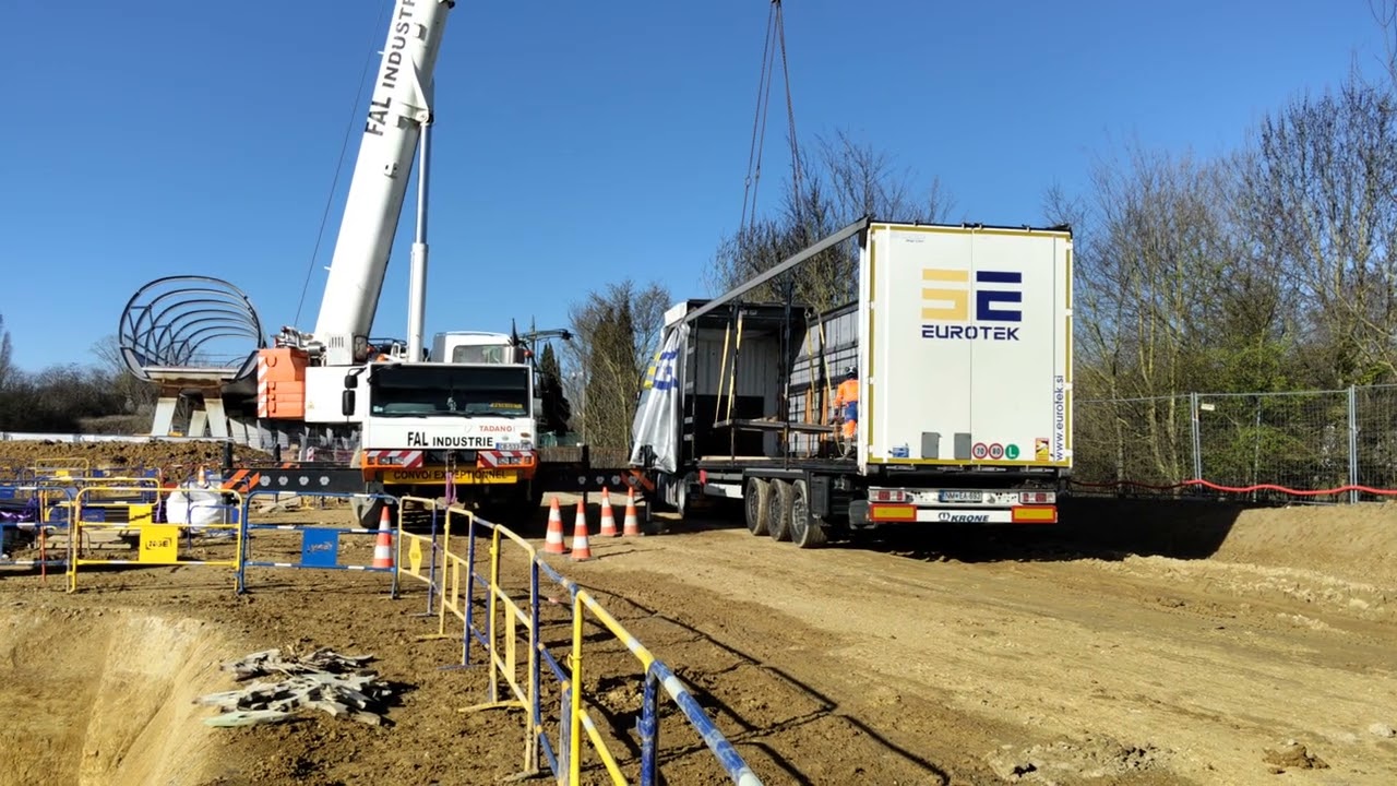 unloading metro construction materials in Paris 