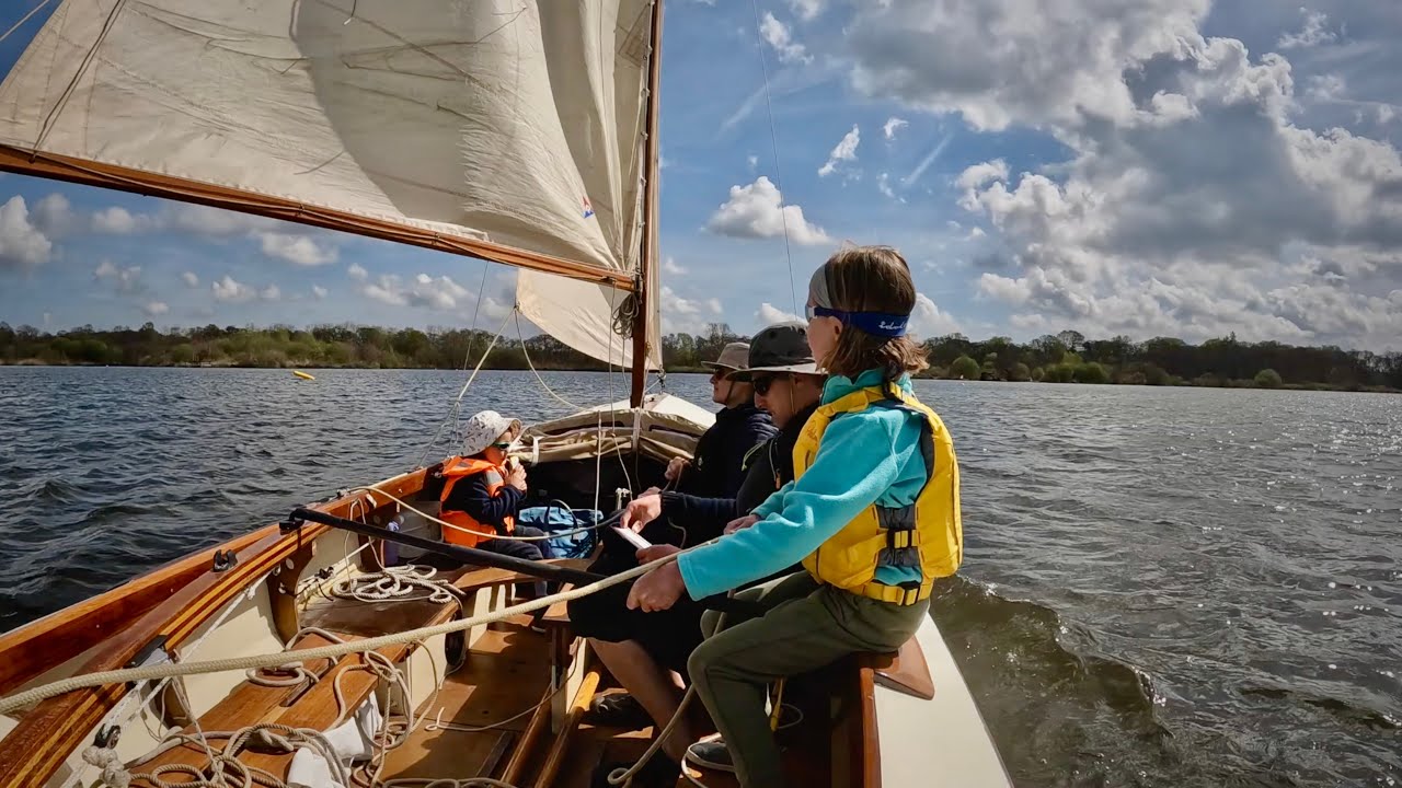 Two-day family dinghy cruise on the Norfolk Broads: Wroxham to Wayford Bridge