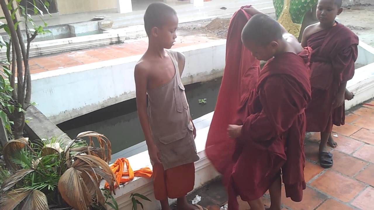 How to put the monk robe on?