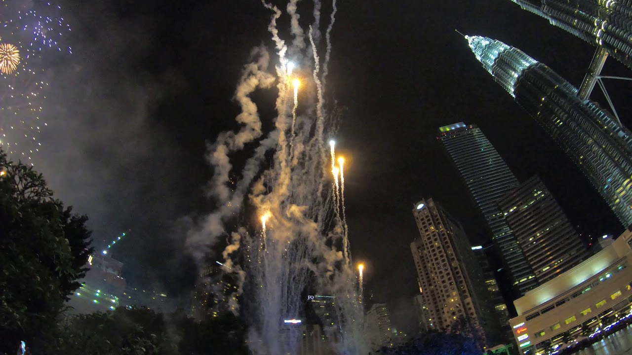 Detik detik Pertukaran Tahun Baru Di MALAYSIA KUALA LUMPUR