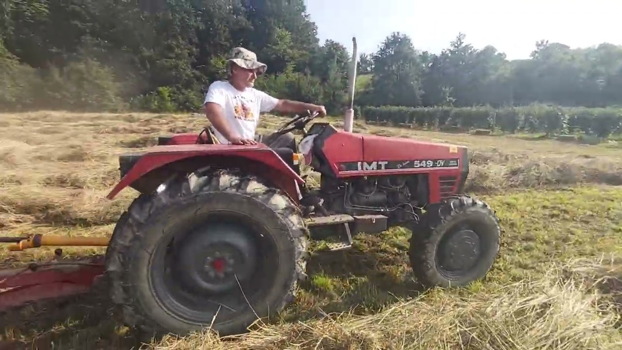 Skupljanje i baliranje sena sa IMT 549 DV i WELGER AP 430