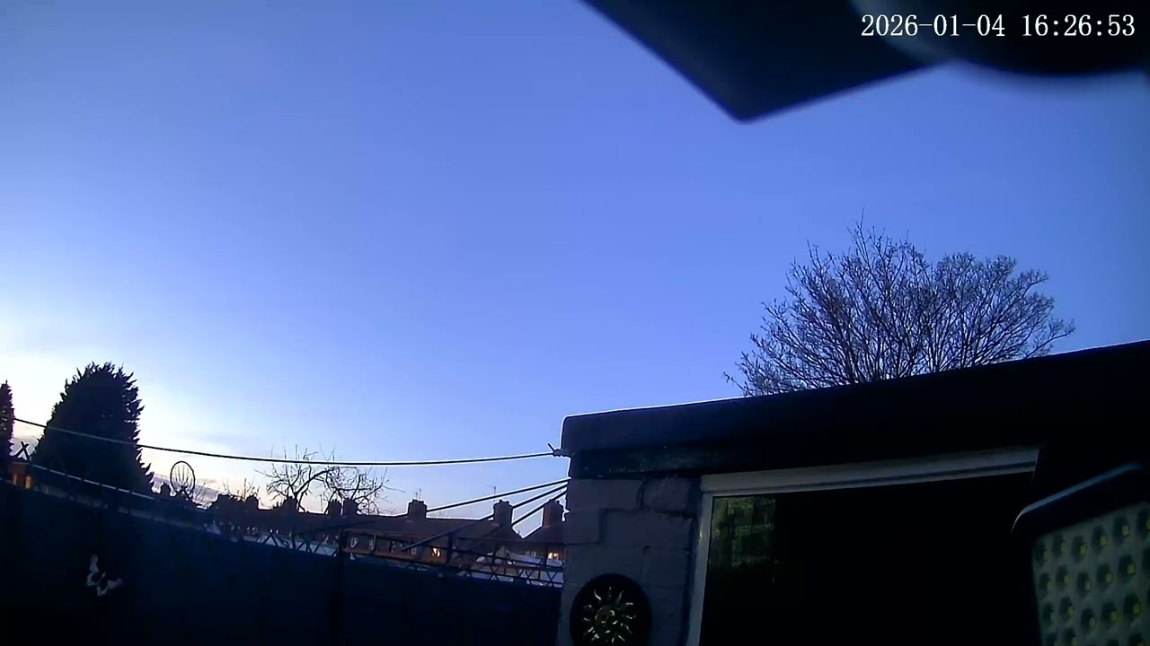 (4/1/2026) 16:24pm HULL (Uk) SKY [0403]