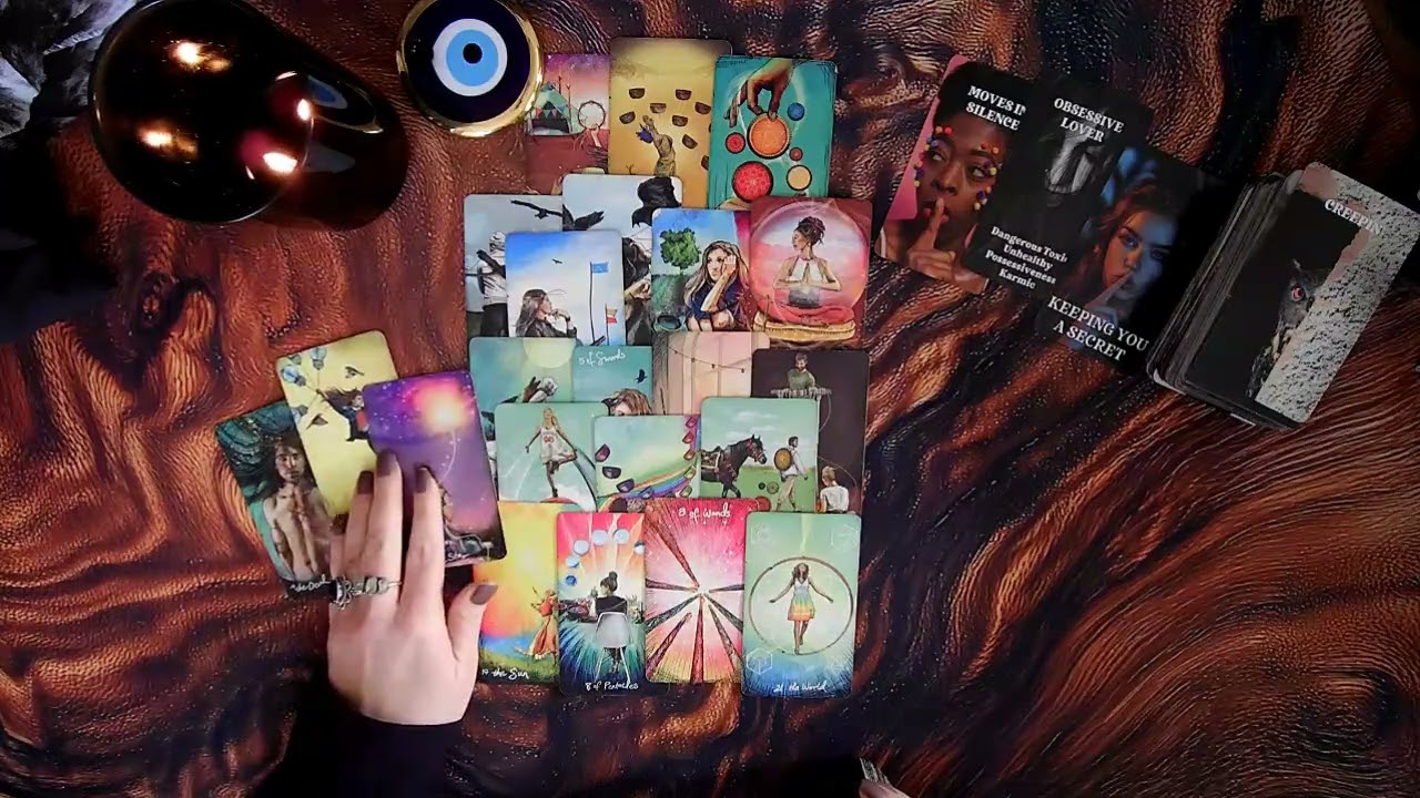 ВОДОЛЕЙ — Кто-то тихо наблюдает за тобой... Очень внимательно 👁️