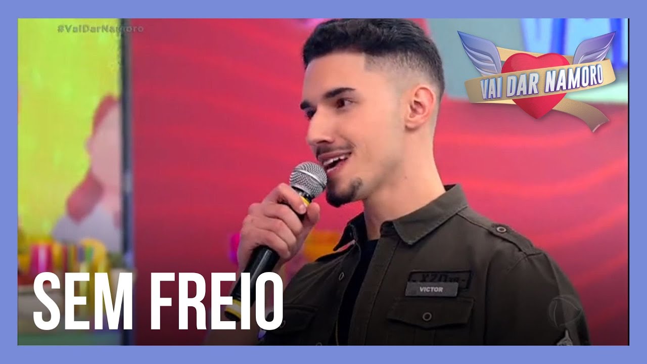 Victor tenta conquistar garotas sem falar nada | Vai Dar Namoro