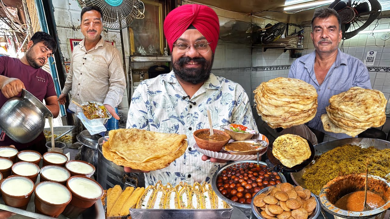 Best North Delhi Street Food | Indian Street Food | Chole Bathure , Poori Chole , Multani Breakfast