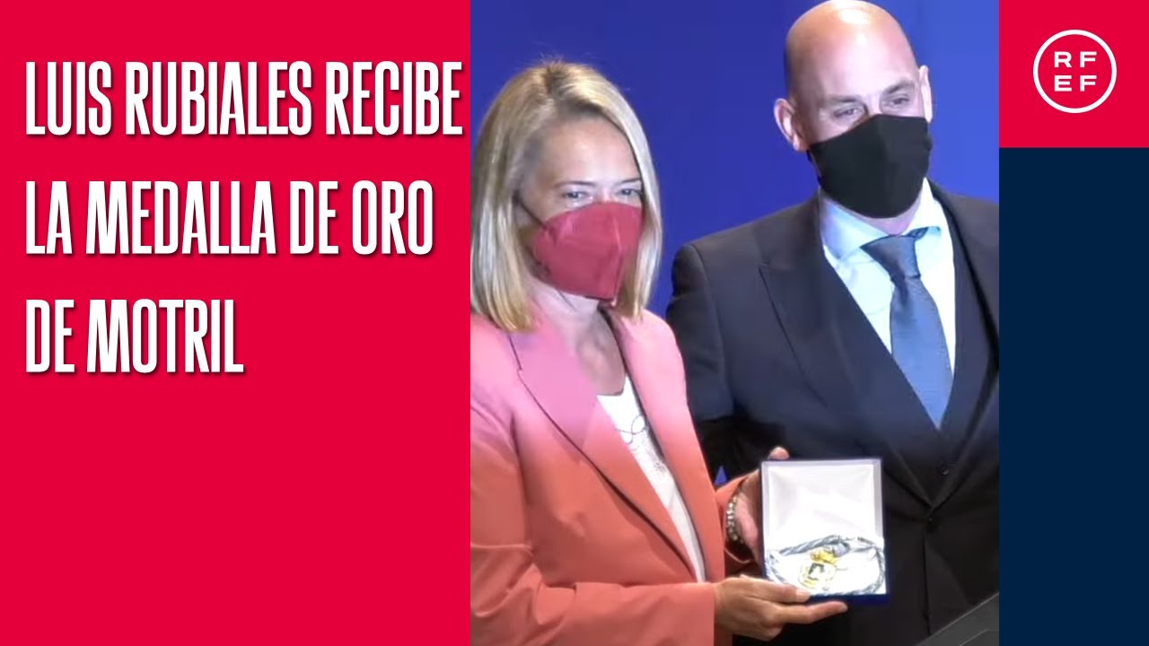 Luis Rubiales, presidente de la RFEF, recibe la Medalla de oro de Motril