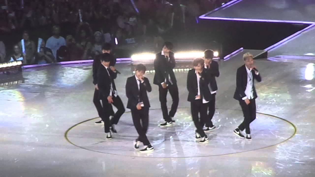 BTS- i like it (좋아요) at Kcon 2014 (fancam)