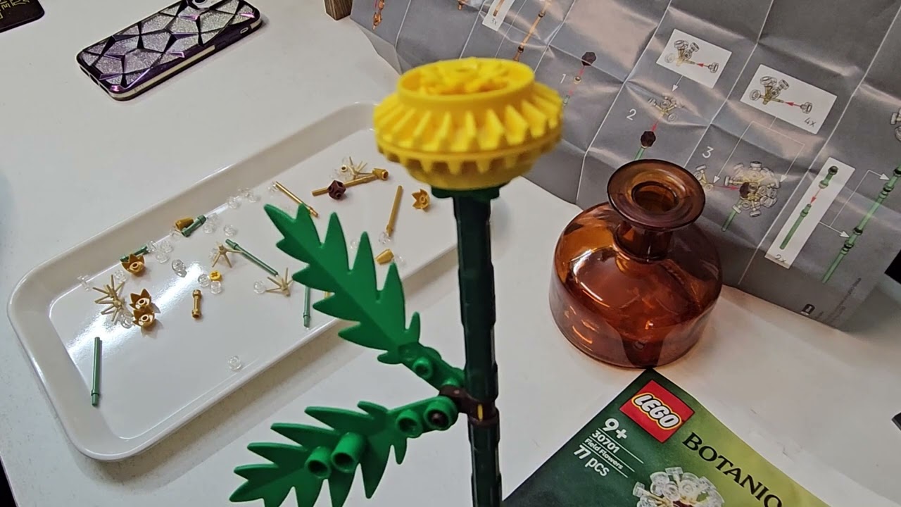 Lego Flower Fields paperbag with glass vase. #lego #legoindia #legobotanicals