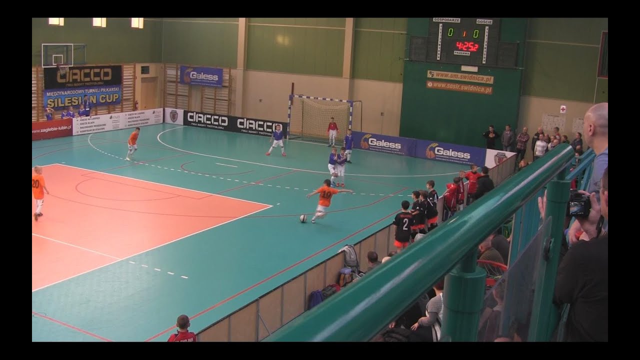 Gutek Gol cz1 - Akcje bramkowe - Turnieje Halowe - Kuba Guciu Szabłowski