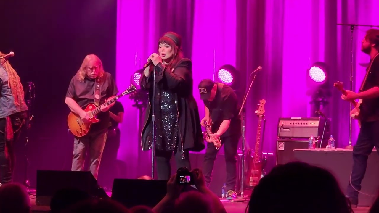 Ann Wilson & The Dawgs w/Warren Haynes - Bridge of Sighs 7/27/2022 - Capitol Theater NY