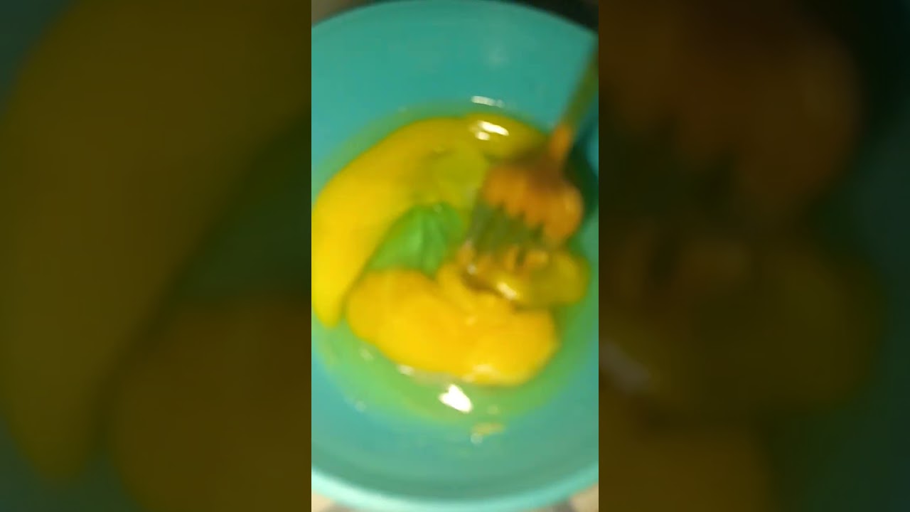 Don&rsquo;t Ruin Your Omelette &mdash; Try This Pro Trick #foodshorts
