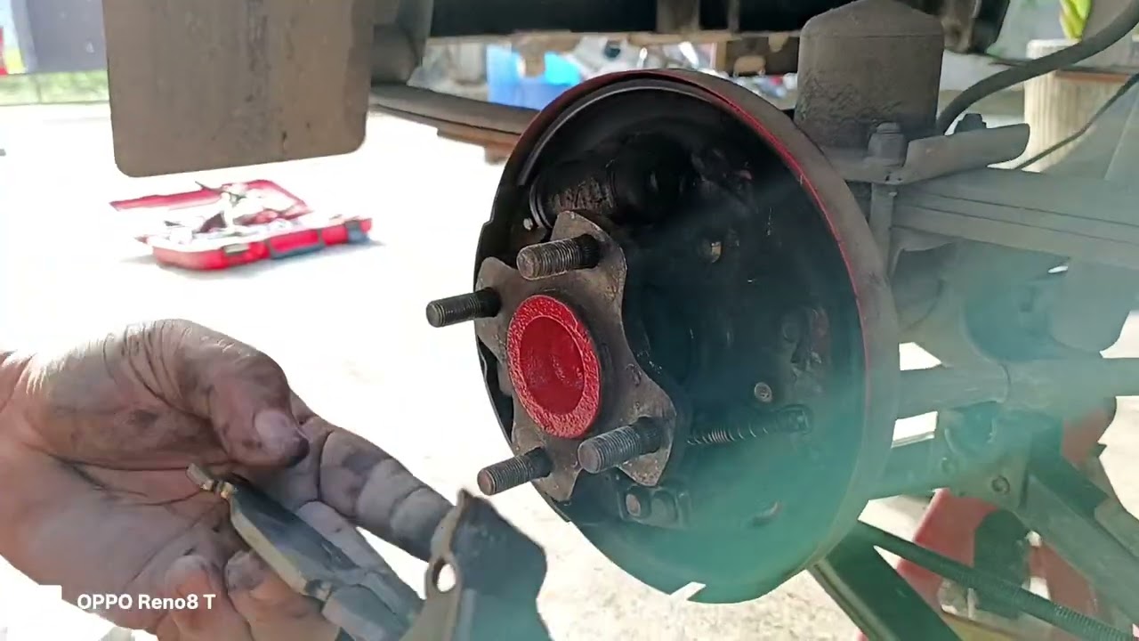 DA63T Suzuki Multi Cab, Removed and Replaced Rear brake shoe..