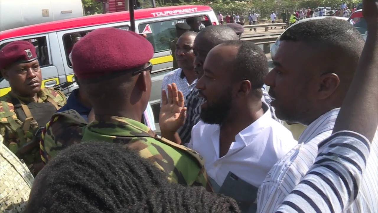 Drama!!as Hassan Joho blocked by Police from entering the CBD at Nyali bridge!Ruto wachana na mimi!