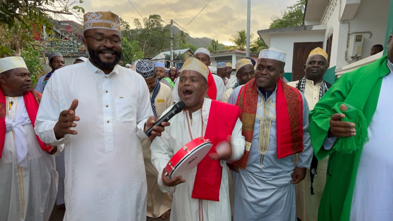 Moulidi @Poroani Mayotte - cortège de mabadzo avec le grand Foundi Madidine - juillet 2024