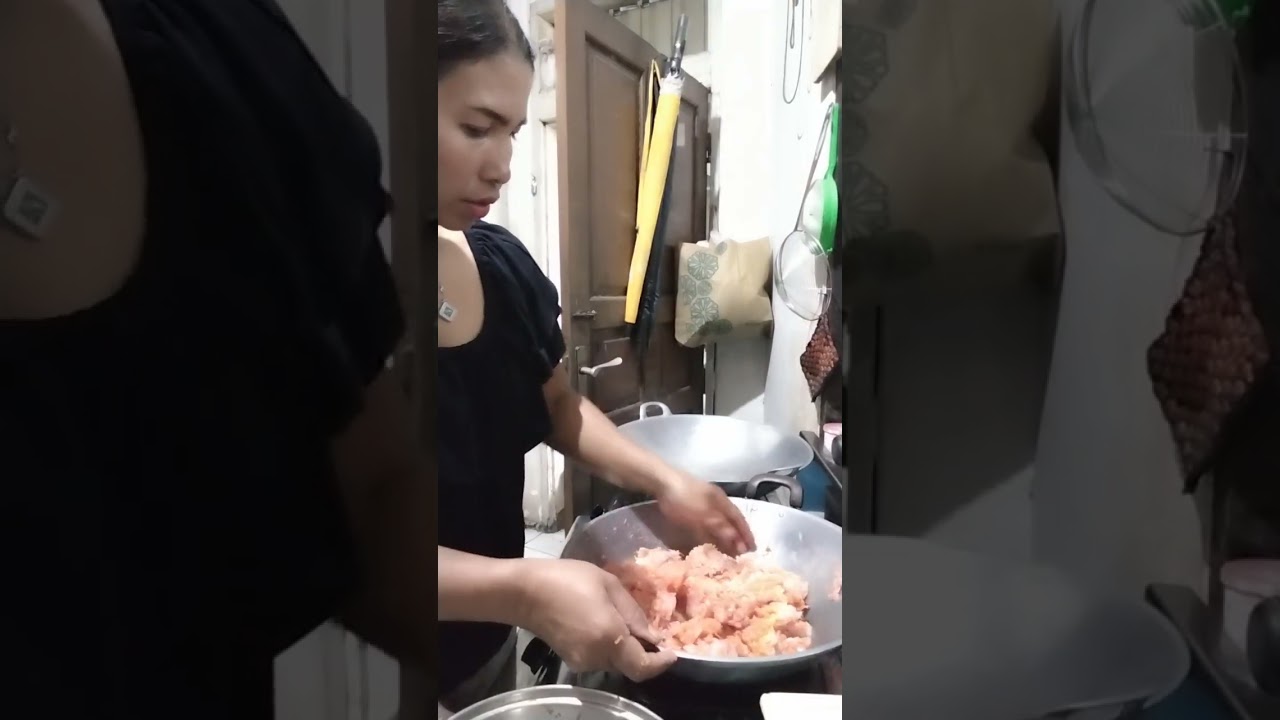 Bikin nugget ayam reques anak anak sebelum pulang Hong Kong lagi