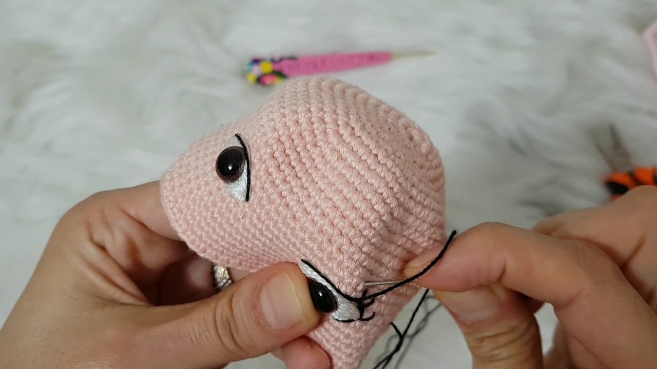 AMIGURUMI BEBEKLERDE KiRPiK VE KAŞ YAPILIŞI