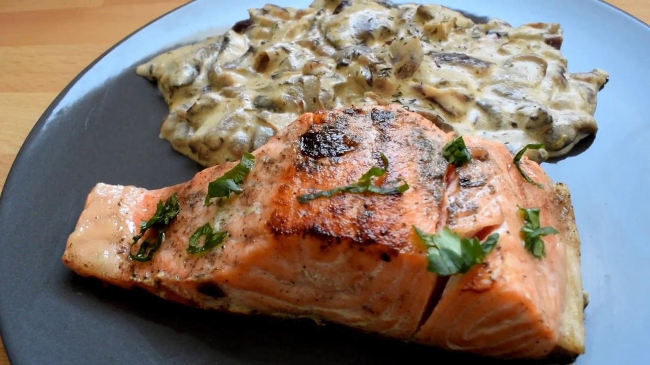 Recette de Pavé de saumon à la crème fraîche et aux champignons