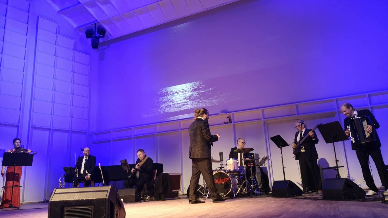 Teemu Roivainen - Tähdet meren yllä