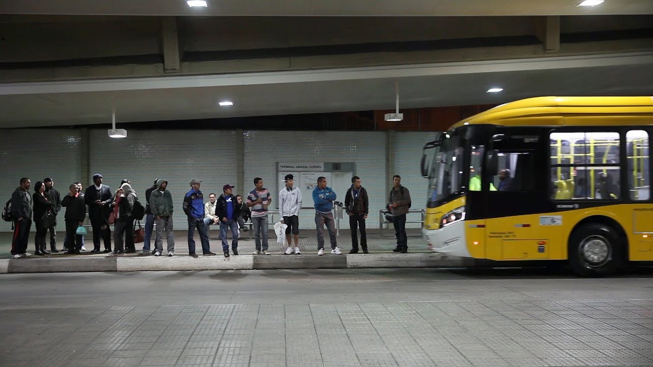 'Rainha da Noite': Maior linha de ônibus noturna tem 103 km